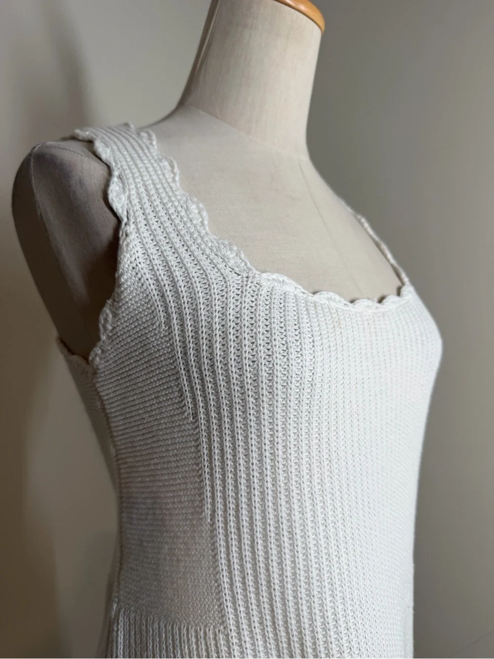 Anthropologie MOTH Women’s Newport-SZ XS- White Scalloped Knit Sweater Tank Top